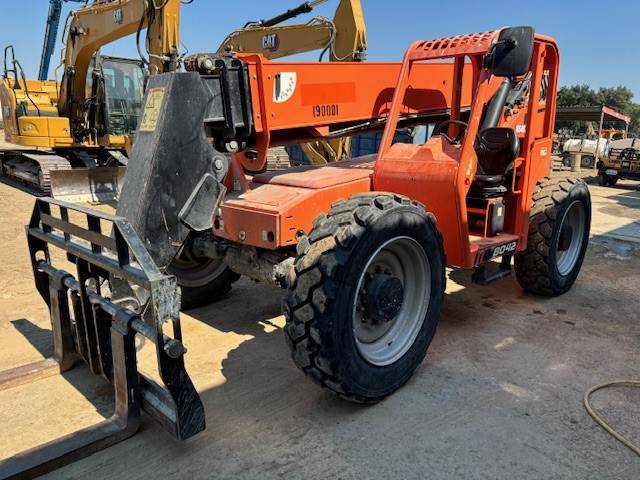 2019 Skytrak Telehandler 8042 featured image