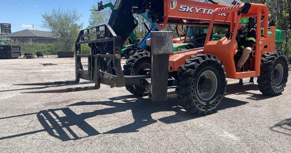 2015 Skytrak Telehandler 10054 featured image