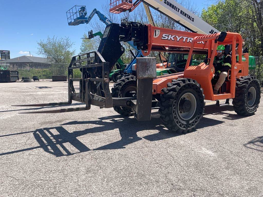 2015 Skytrak Telehandler 10054 featured image