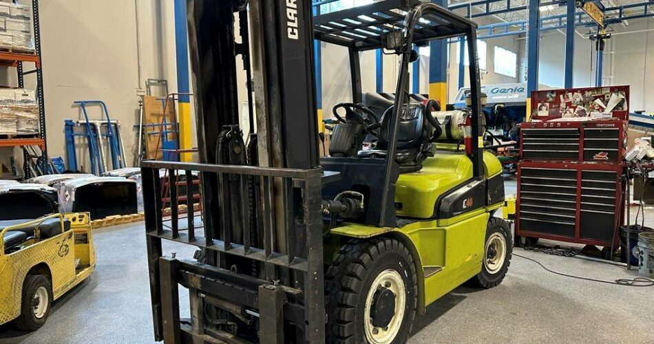 2015 Clark Forklift C40L featured image