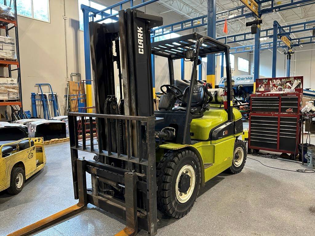 2015 Clark Forklift C40L featured image