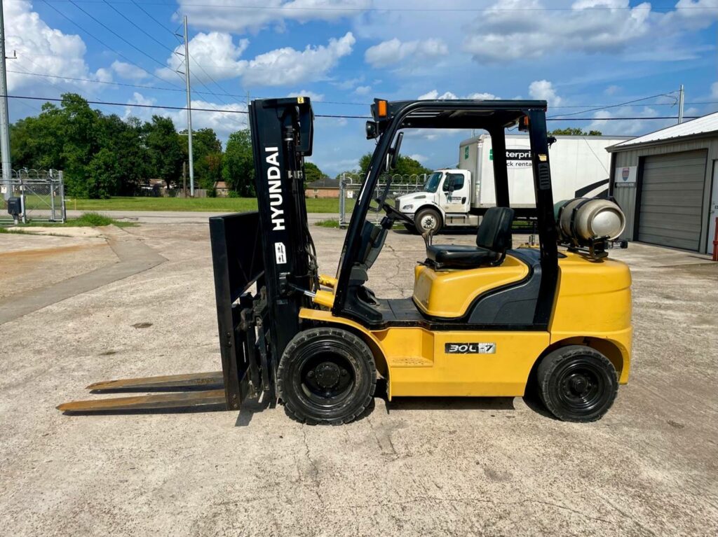 2008 Hyundai Forklift 8FGU30 featured image