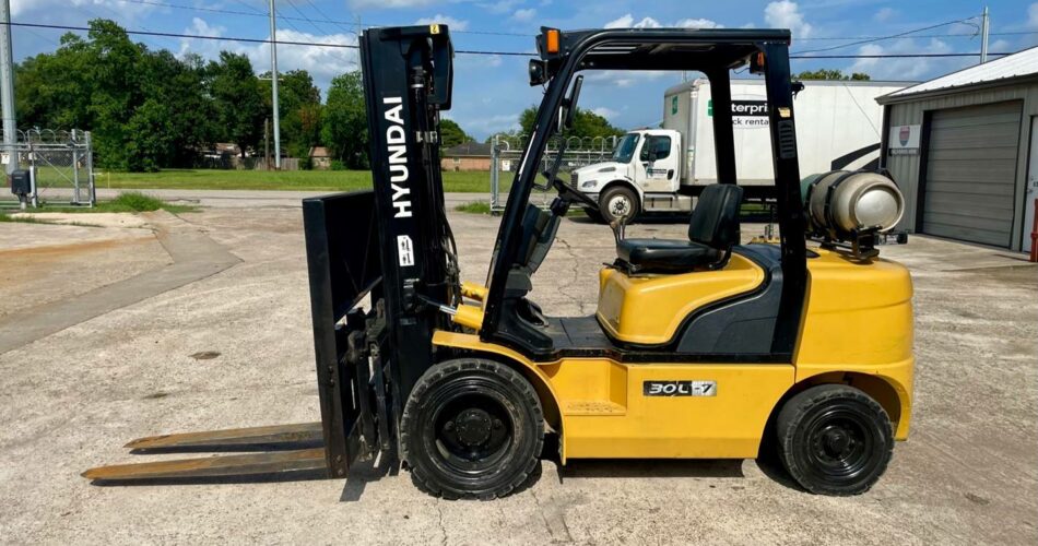 2008 Hyundai Forklift 8FGU30 featured image