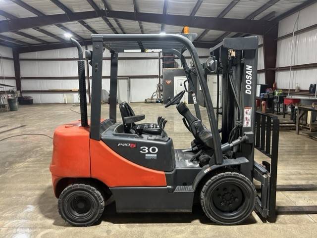 2011 Doosan Forklift D30S-5 featured image