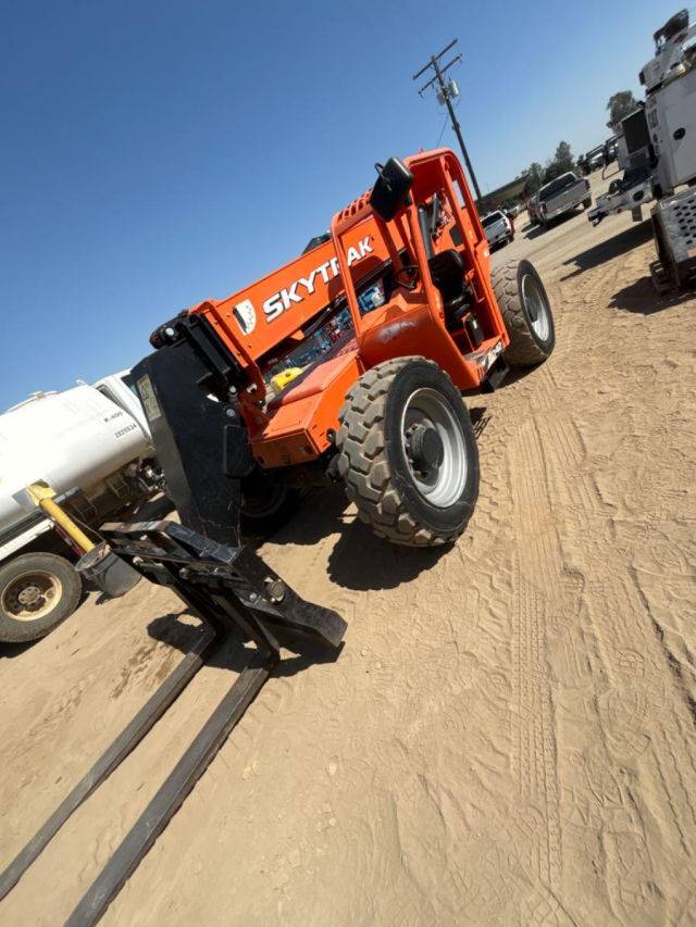 2019 Skytrak Telehandler 8042 featured image