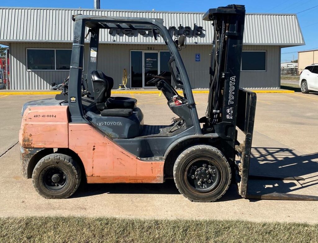 2013 Toyota Forklift 8FGU30 featured image