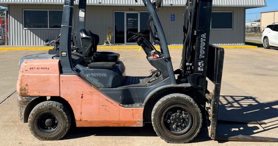 2013 Toyota Forklift 8FGU30 featured image