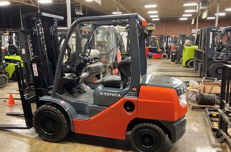 2014 Toyota Forklift 8FDU30 featured image