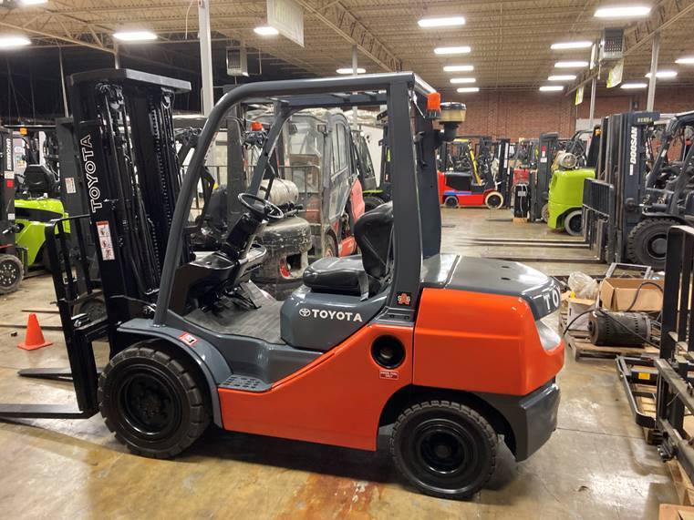 2014 Toyota Forklift 8FDU30 featured image