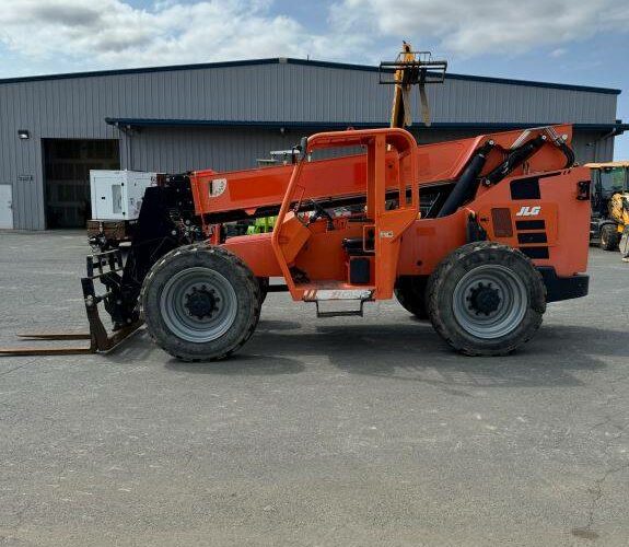 2016 Skytrak Telehandler 8042 featured image