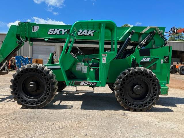 2014 Skytrak Telehandler 6042 featured image