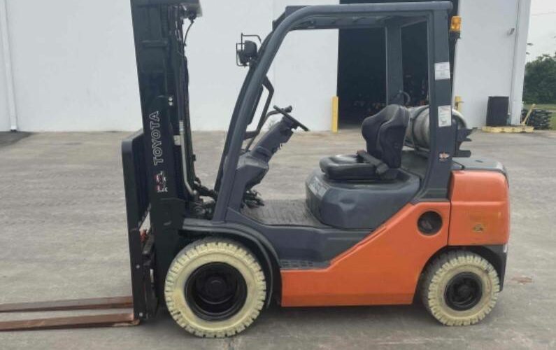 2017 Toyota Forklift 8FGU25 featured image