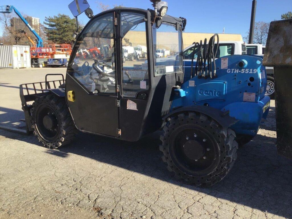 2015 Genie Telehandler GTH-5519 featured image