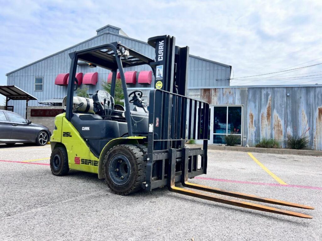 2018 Clark Forklift S25L featured image