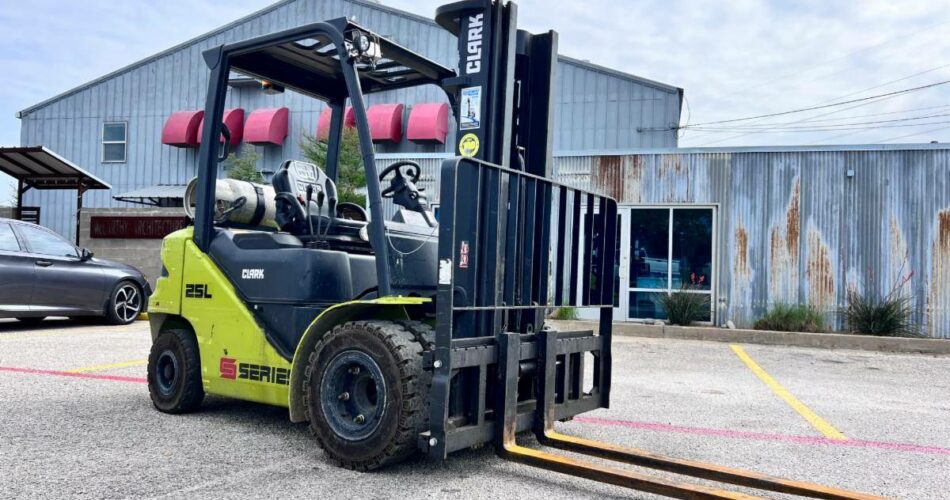 2018 Clark Forklift S25L featured image