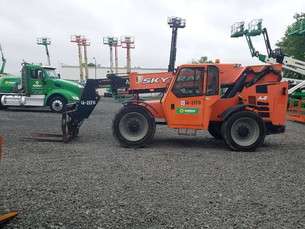 2015 Skytrak Telehandler 8042 featured image