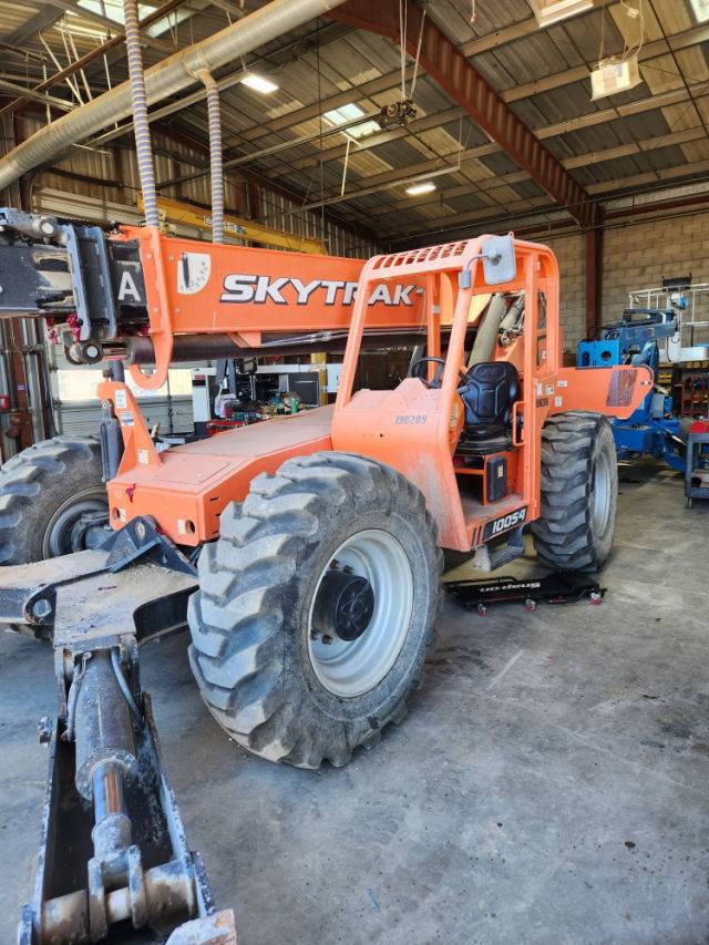 2019 Skytrak Telehandler 10054 featured image