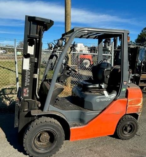 2017 Toyota Forklift 8FGU25 featured image