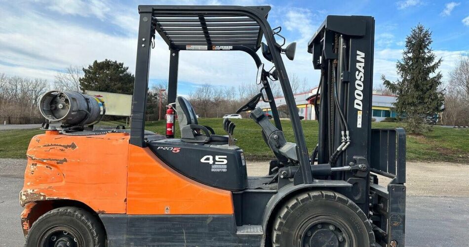 2018 Doosan Forklift GS45 featured image