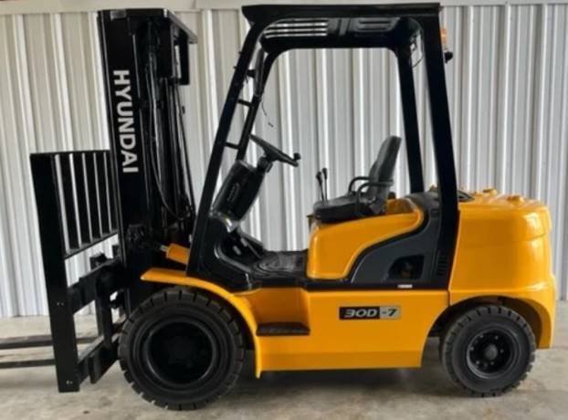 2007 Hyundai Forklift 30D-7 featured image