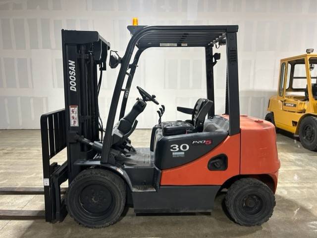 2011 Doosan Forklift D30S-5 featured image