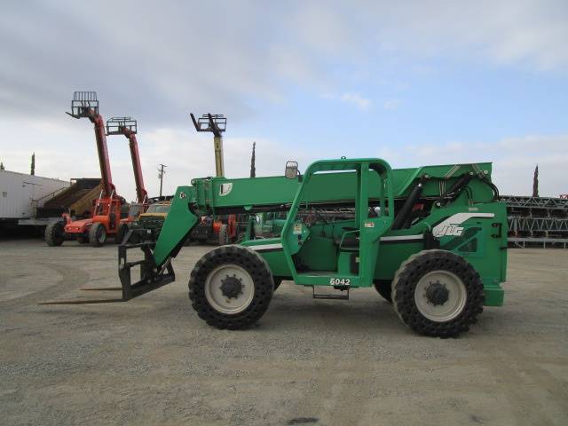 2013 Skytrak Telehandler 6042 featured image