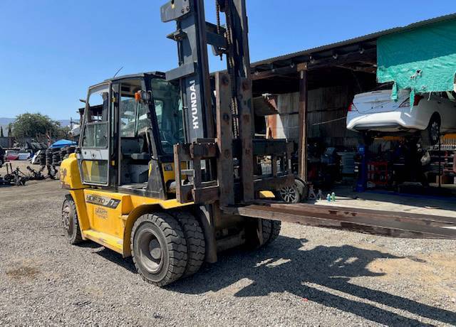 2010 Hyundai Forklift HDF70-7S featured image