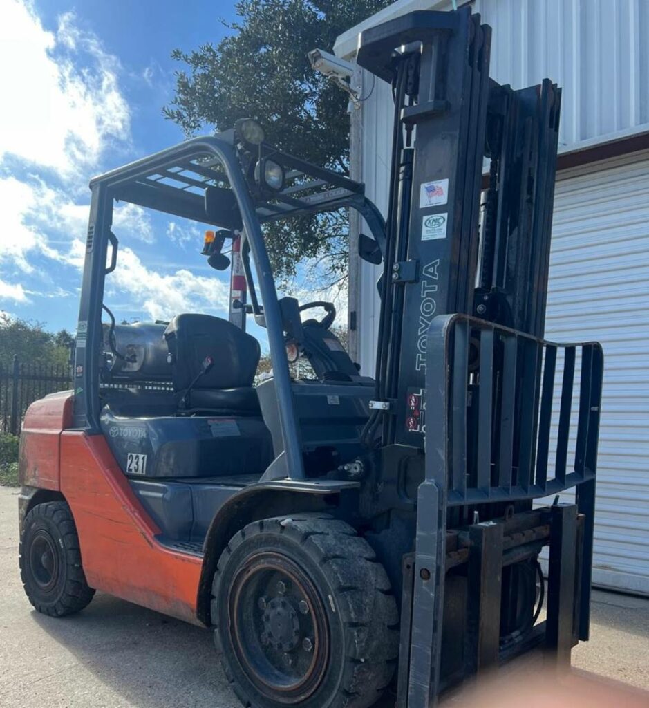 2017 Toyota Forklift 8FGU32 featured image