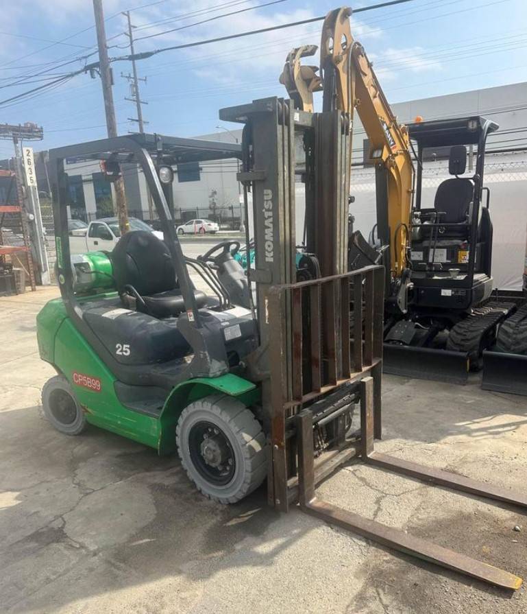 2012 Komatsu Forklift FG25T-16 featured image