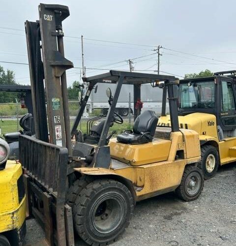 2004 Cat Forklift DP40K featured image