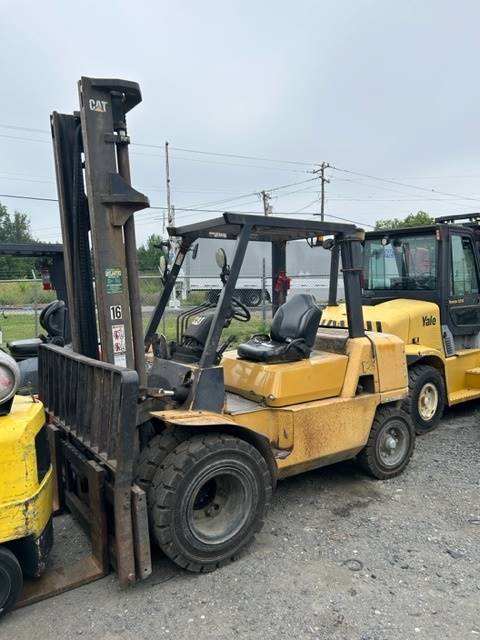 2004 Cat Forklift DP40K featured image