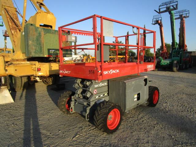 2016 Skyjack Scissor Lift SJ6826 RT featured image