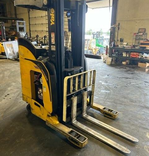 2012 Yale Forklift NR035D featured image