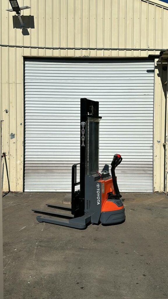 2017 Toyota Forklift 8BWS13 featured image