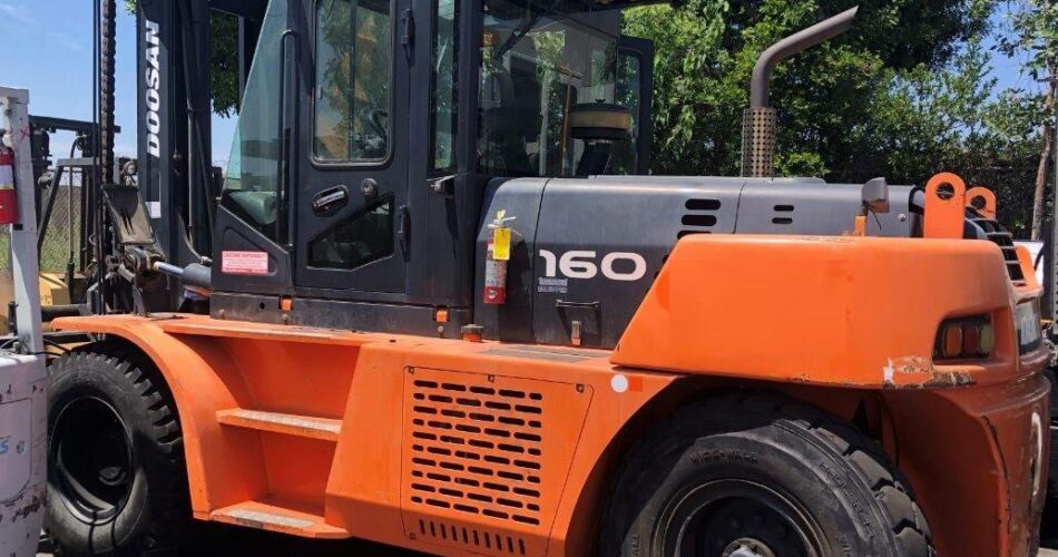 2014 Doosan Forklift D160S-5 featured image