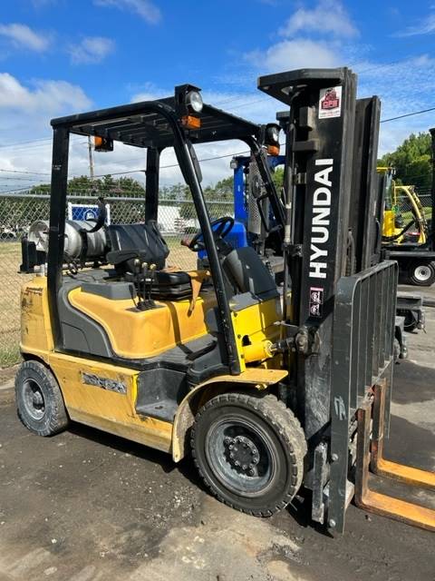 2013 Hyundai Forklift 25L-7A featured image